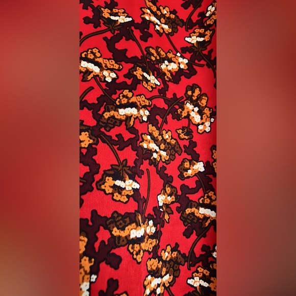 Women size small printed red Christmas season satin a line skirt - Picture 3 of 7